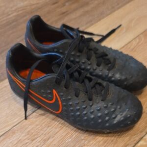 Nike Men's Black and Orange Athletic Shoes